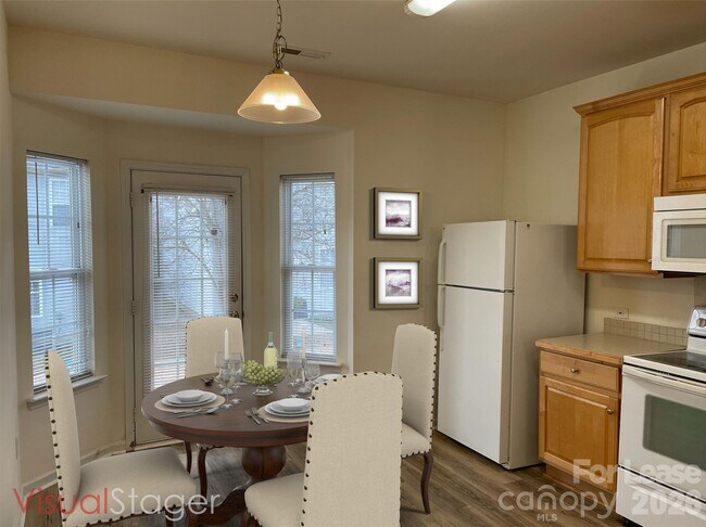 Building Photo - 9040 Holland Park Ln