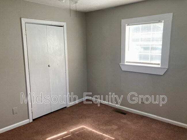 Building Photo - 54 Monroe Ave