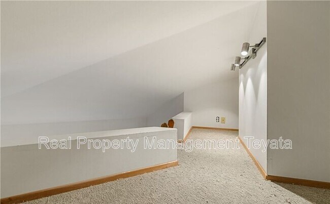 Building Photo - 14 Orchid Ct