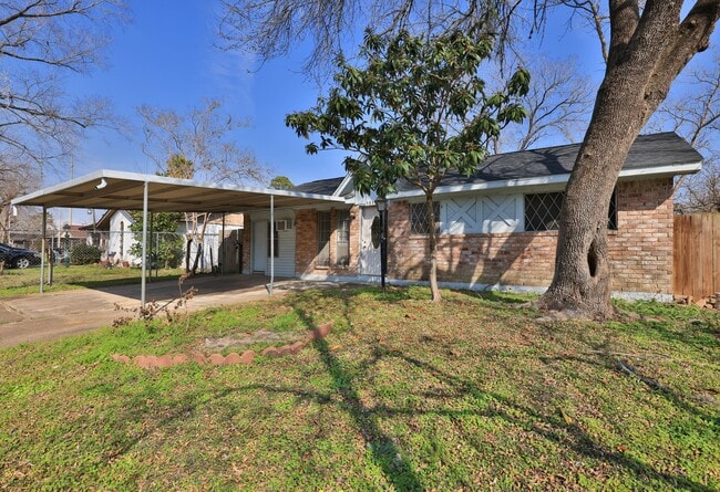 Building Photo - 9834 Denning Dr