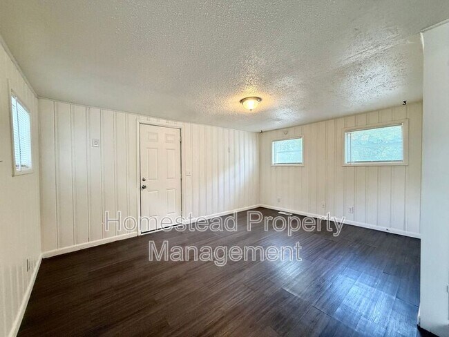 Building Photo - 3411 NW 27th St