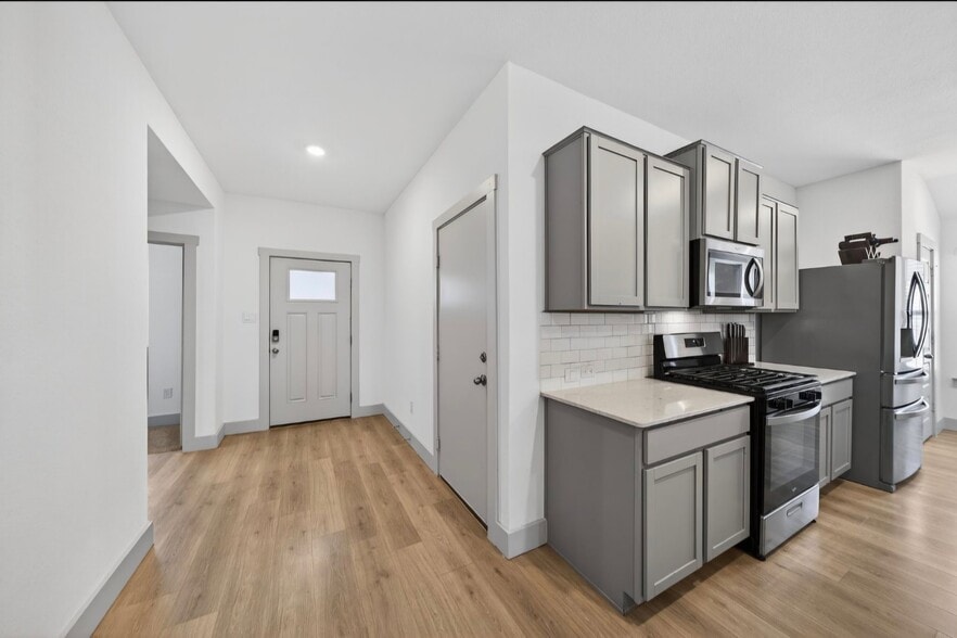 Building Photo - 14214 Lavaca Spgs