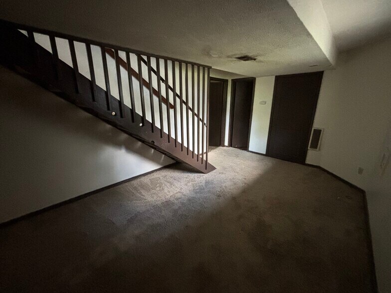 Building Photo - 3016 Alpine Dr