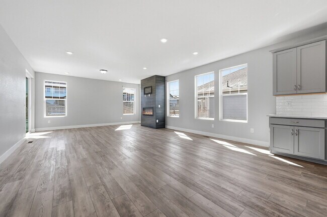 Building Photo - $3,040.95, $300 off the first month's rent, 3 Beds - 2 Bath, Single Family Home in Dacono with 3-...