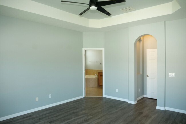 Building Photo - St. Cloud Single Story Home