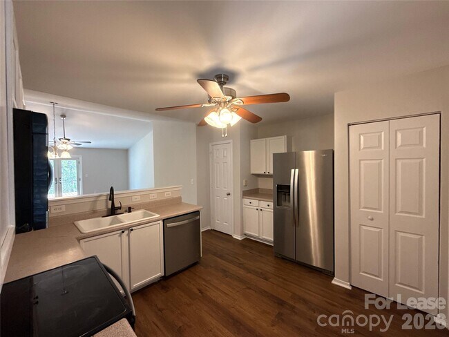 Building Photo - 15732 Circlegreen Dr