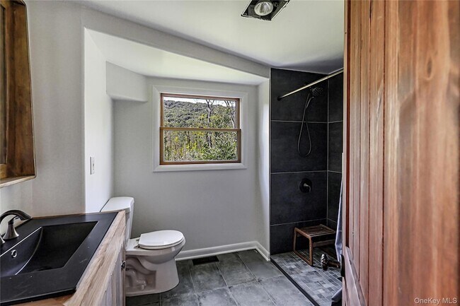 Building Photo - 222 Bog Hollow Rd