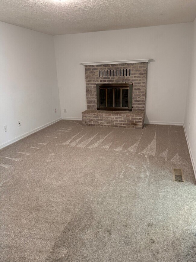 Building Photo - Single Level Home w/HUGE fenced yard, AC, W/D, Garage & More!