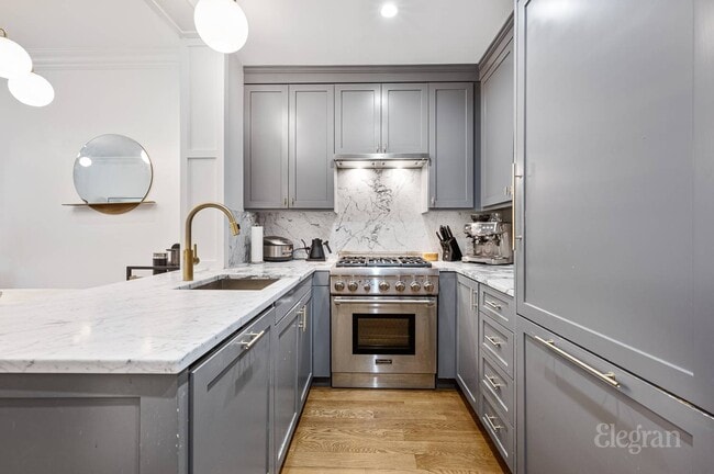 Building Photo - 539 4th St