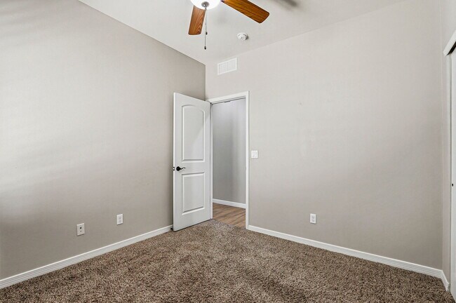 Building Photo - 782 Lemington St