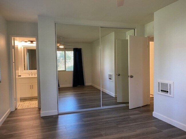 Building Photo - Peaceful Coastal Living in Encinitas