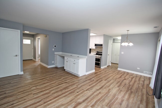Building Photo - 652 Nantucket Way