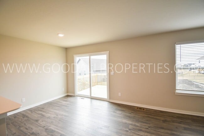 Building Photo - 4 Bedroom 3 Bath Ranch Finished Basement i...