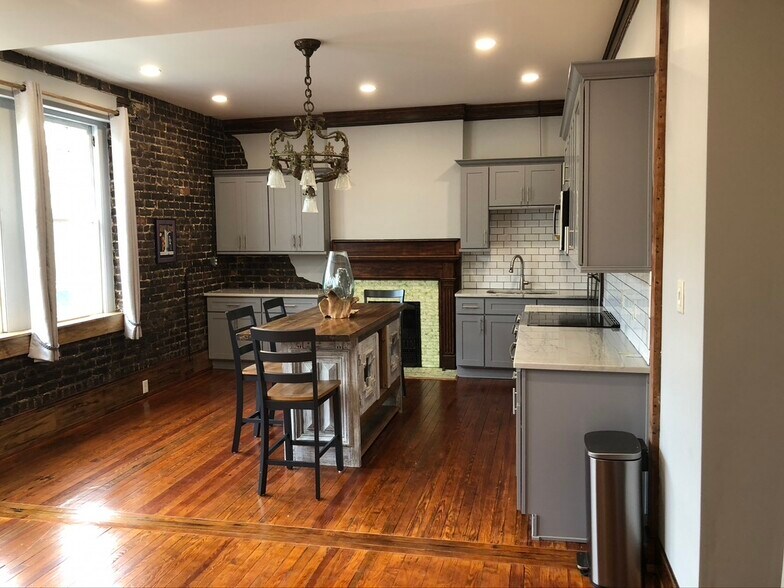 Building Photo - 457 Dauphin St