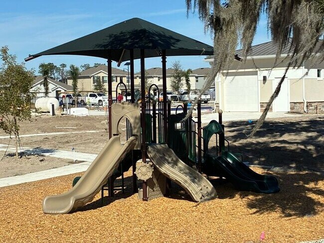 Building Photo - 3 Bedroom, 2.5 Bath Townhome