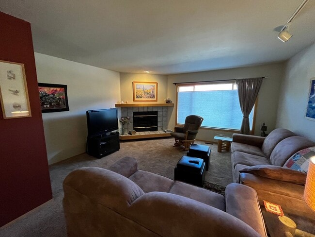 Building Photo - Long Term Rental- Lagoon Townhomes 737D