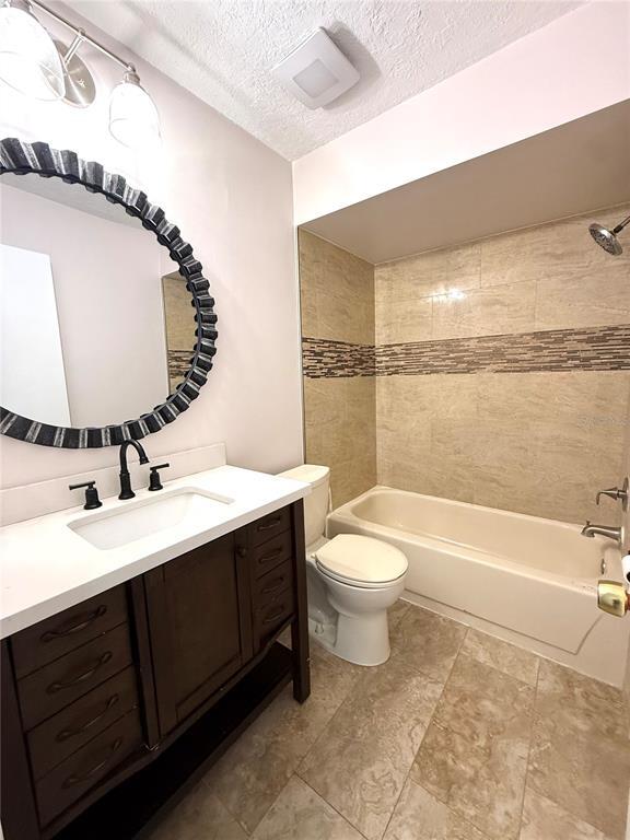 Building Photo - 15423 W Pond Woods Dr