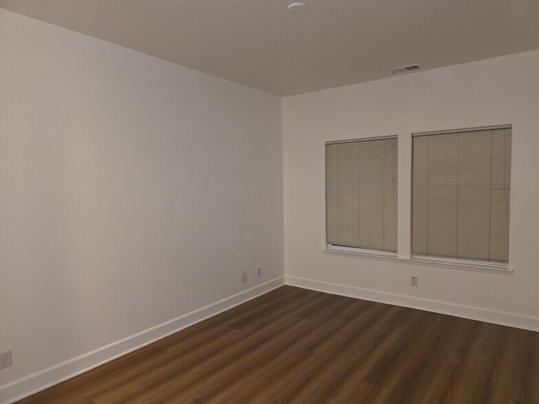 Building Photo - 426 Matteri Cir