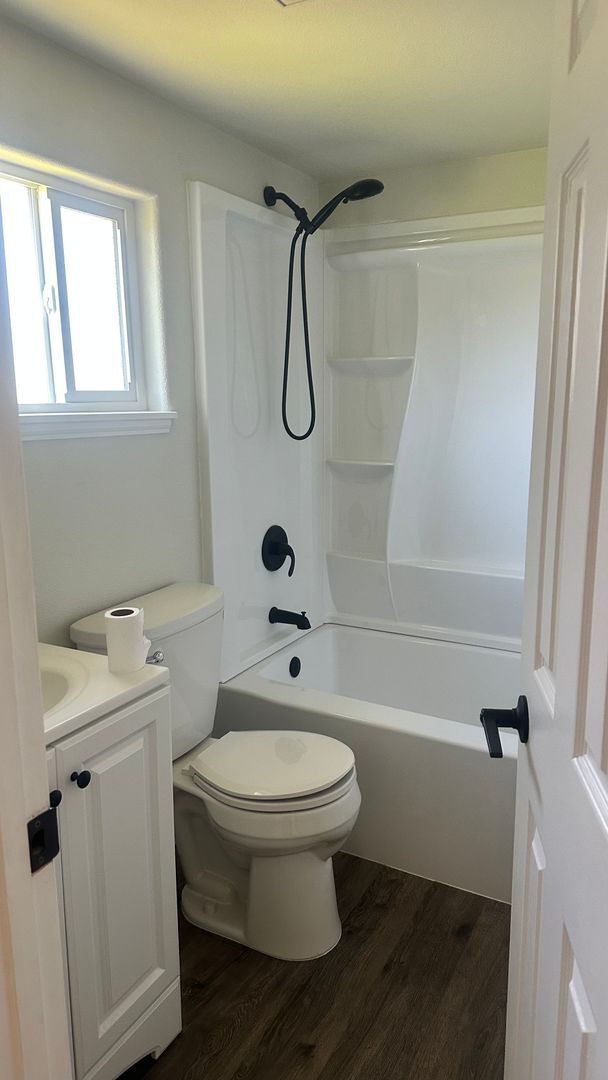 Building Photo - Newly Remodeled 2 Bedroom House with Storage!