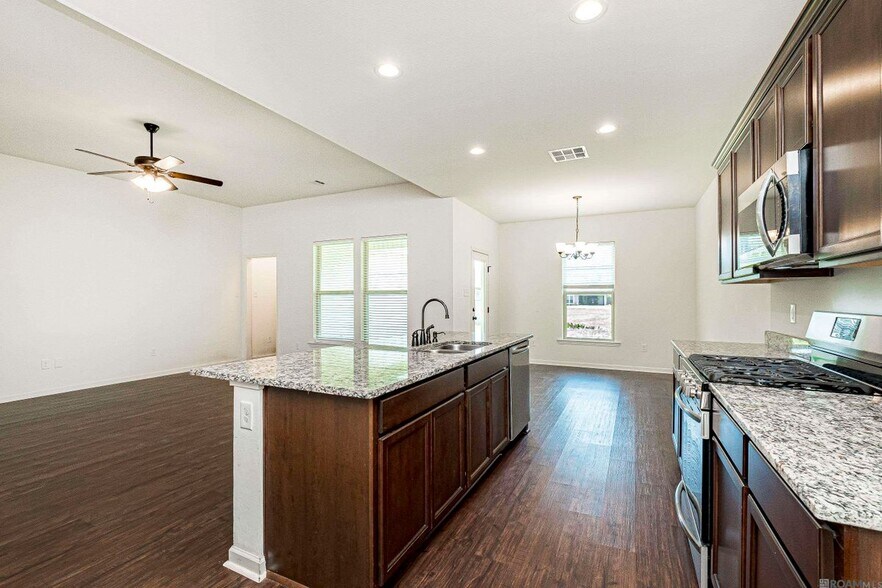 Building Photo - 41437 Cozy Wy