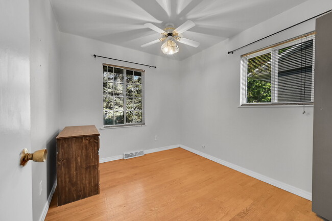 Building Photo - $2,795.00  - 4 Beds, 2 Baths, Single Famil...
