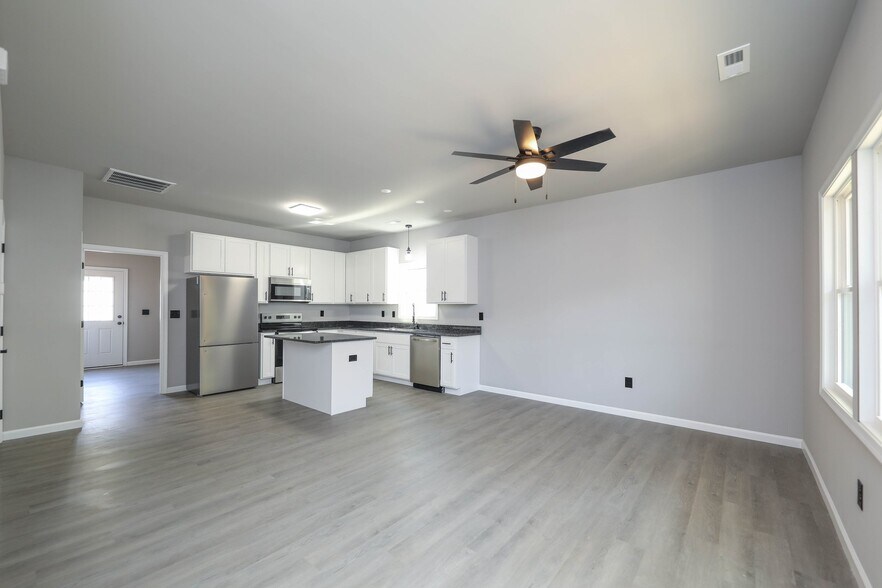 Building Photo - 1006 Pocahontas Ave