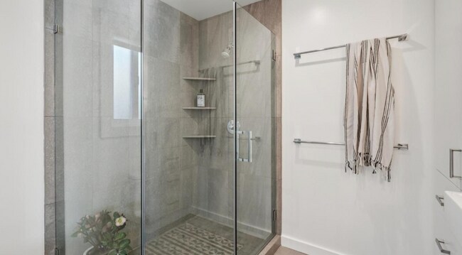 Building Photo - Beautifully remodeled 2BD/2BA single-level home in Tiburon