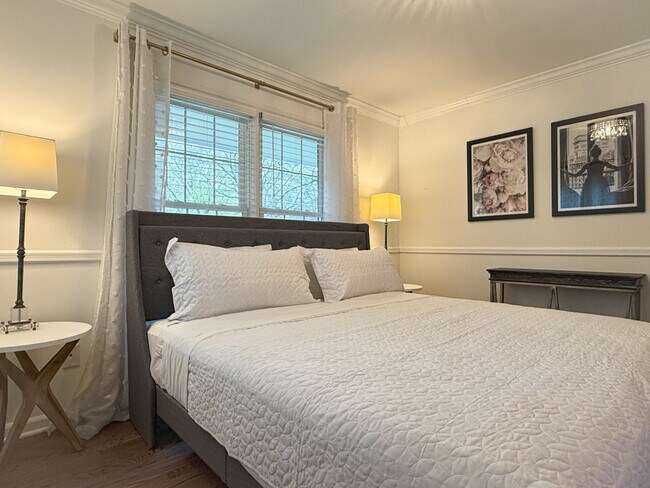 Building Photo - 7601 Bedfordshire Dr