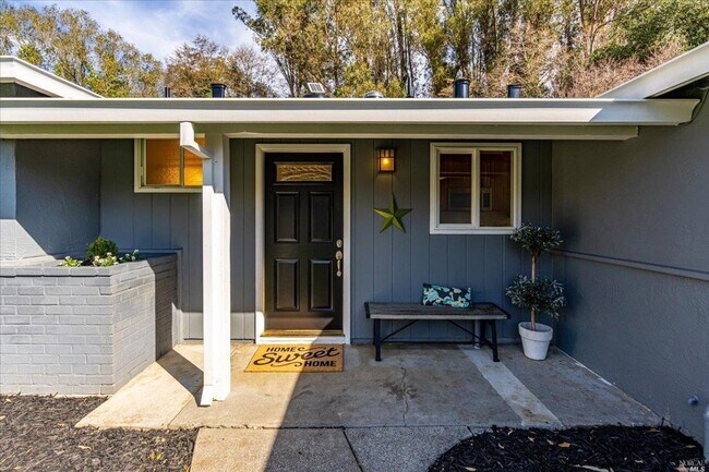 Building Photo - Charming Three Bedroom Browns Valley Retreat