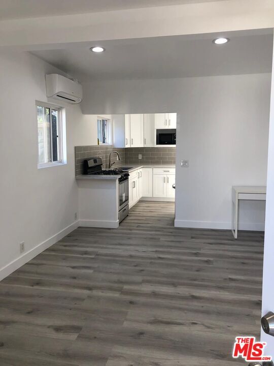 Building Photo - 6049 Bellingham Ave