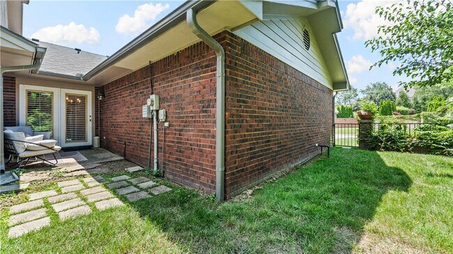 Building Photo - 2 S Prairie Dunes Dr