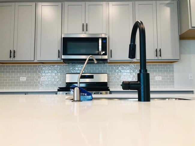 Building Photo - 2536 Acoma Ln