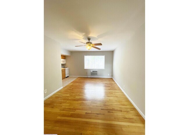 Building Photo - 562 Lowell Ave