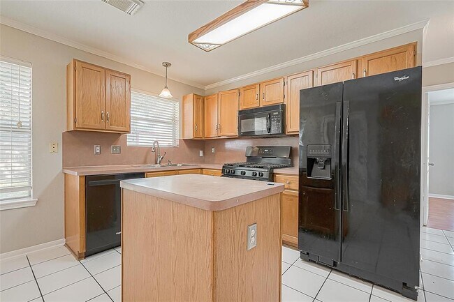 Building Photo - 6419 New World Dr