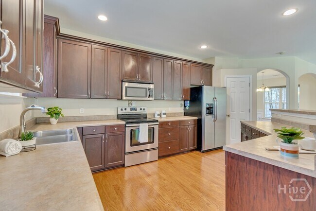 Building Photo - 127 Magnolia Dr