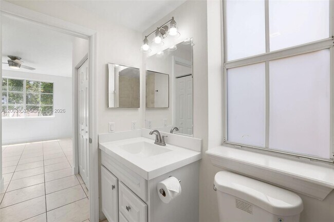 Building Photo - 6831 SW 44th St