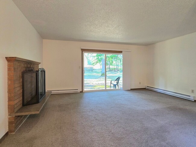 Building Photo - 2502 E Sunset Dr