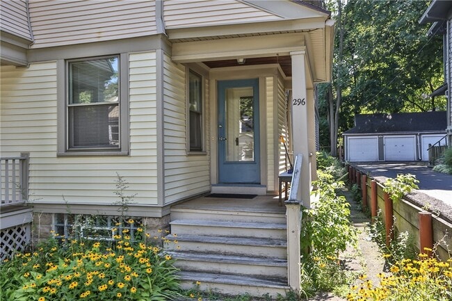 Building Photo - 296 Laburnam Crescent