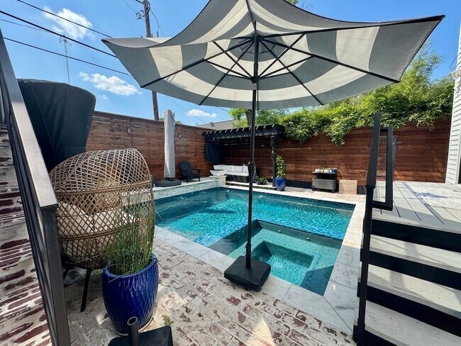 Building Photo - 805 Cordell St