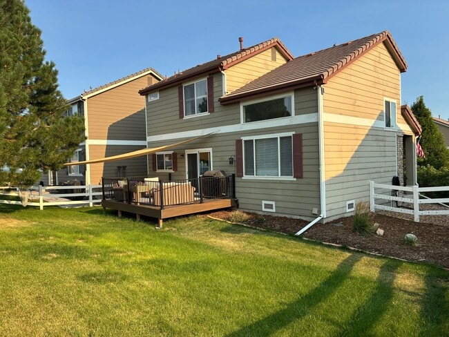 Building Photo - Beautiful 3-Bedroom, 2.5-Bathroom 2-Story ...