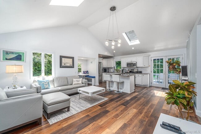 Building Photo - 410 Cedar Dr