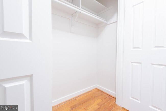 Building Photo - 202 N George Mason Dr