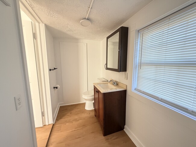 Building Photo - 417 S Hill Ave