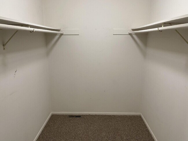 Building Photo - "Charming 2-Bed Townhouse Retreat in Denver – Spacious 1,240 Sq Ft with 1.5 Baths!"