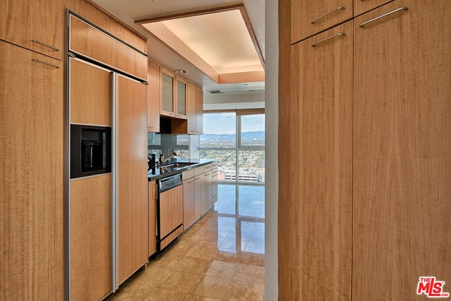 Building Photo - 13600 Marina Pointe Dr