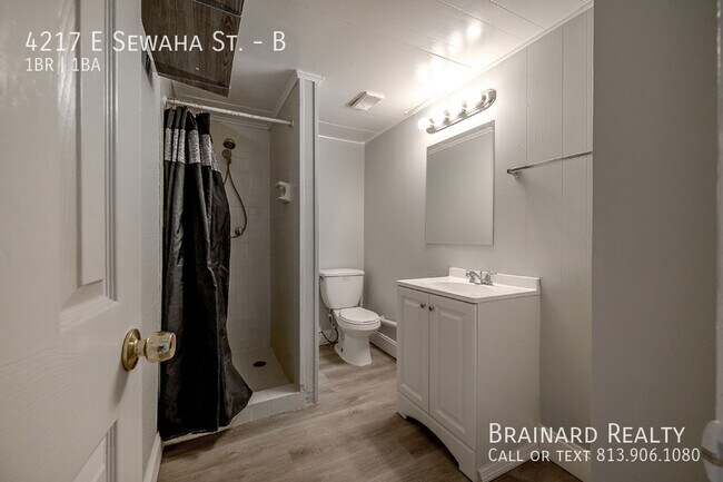 Building Photo - 4217 E Sewaha St