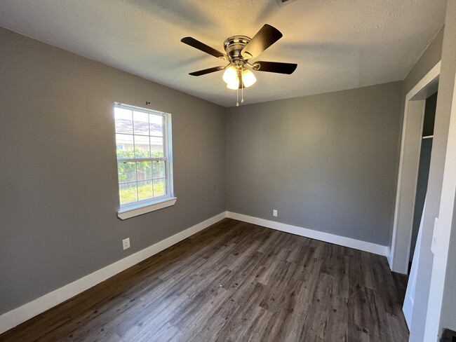 Building Photo - 6219 Poinciana Dr