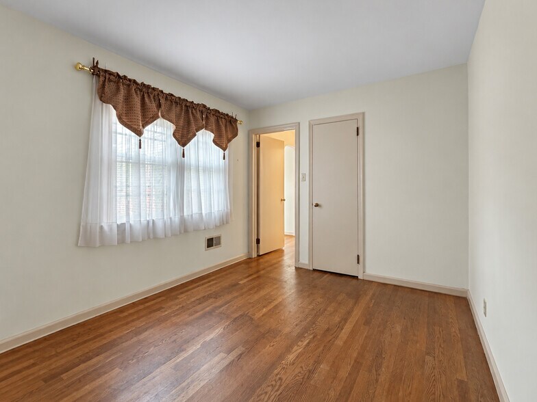 Building Photo - 156 Conestoga Blvd