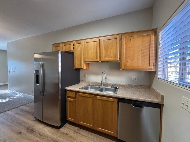 Building Photo - APARTMENT IN GREAT LOCATION FOR RENT!