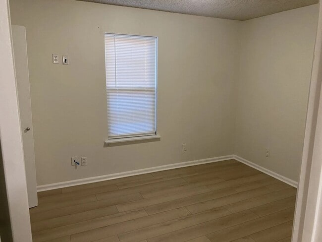 Building Photo - 2BR Home in Port Allen | Garden District of West Baton Rouge